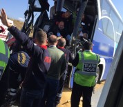 OTOBÜS ŞOFÖRÜ - Yolcu Otobüsü Kamyona Çarptı Açıklaması 1 Ölü, 9 Yaralı