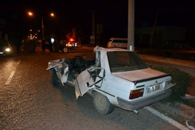 Adana'da Otomobil İle Traktör Çarpıştı 1'İ Ağır 4 Yaralı