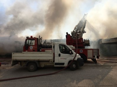 Antalya'da Depo Yangını