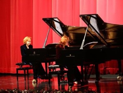 Güher Ve Süher Pekinel'den 'Çocuk Orkestrası' Yararına Konser