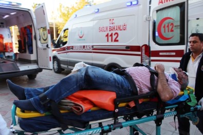 Hafif Ticari Araç İle Otomobil Çarpıştı Açıklaması 5 Yaralı