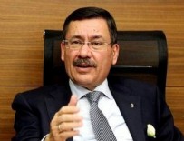 MELİH GÖKÇEK - Melih Gökçek topa tuttu