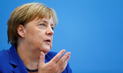 Merkel'in Partisi Son 6 Yılın En Düşük Oy Seviyesinde