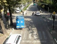 TİCARİ TAKSİ - Bebek Arabasındaki Çocuk Ölümden Son Anda Kurtuldu