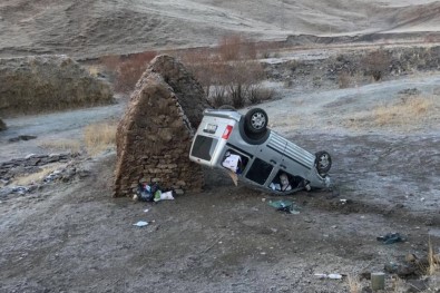 Eleşkirt'te Trafik Kazası, 2 Yaralı