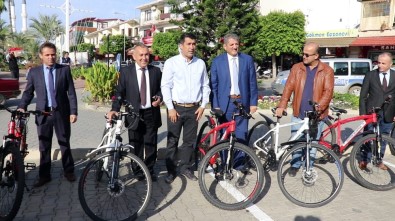 Gazipaşa'da Belediye Birim Amirlerine Makam Aracı Olarak Bisiklet Dağıtıldı