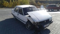 İki Otomobil Çarpıştı