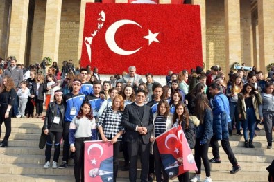 İzmirli Gençler Ata'nın Huzuruna Çıktı