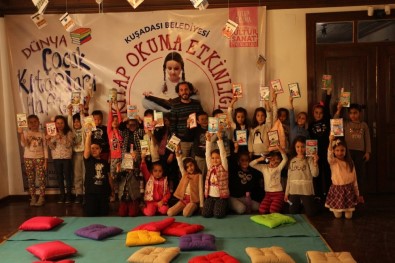 Kuşadası'nda 'Dünya Çocuk Haftası Kitapları' Etkinliği