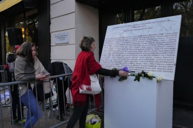 Paris'te 13 Kasım 2015'Deki Terör Kurbanları Anıldı