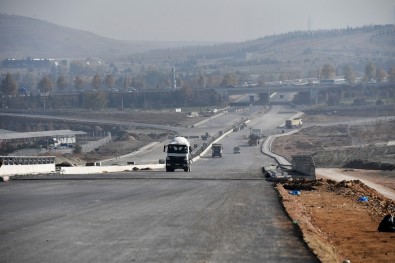 Zırhlı Birliklerden Geçen Yolda Köprüler De Son Aşamada