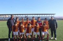 KAFKAS ÜNİVERSİTESİ - Ağrılı Minik Futbolcuların Gomis Sevgisi