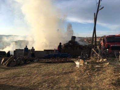Akdağmadeni'nde Çıkan Yangın Korkuttu