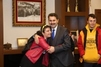 ENGELLİ ÖĞRENCİLER - Başkan Eroğlu, Engelli Öğrencileri Makamında Konuk Etti