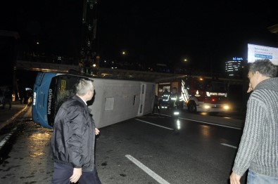 Haramidere Kavşağında Halk Otobüsü Devrildi Açıklaması 6 Yaralı