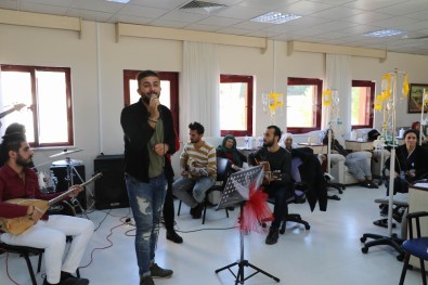 Hastanede Kanser Hastalarına Moral Konseri