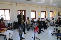 KANSER TEDAVİSİ - Hastanede Kanser Hastalarına Moral Konseri