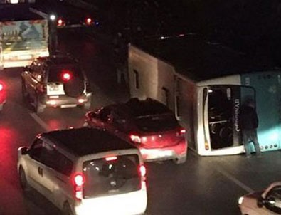 İstanbul'da halk otobüsü devrildi! Yaralılar var
