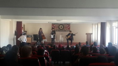 Lise Öğrencileri Neşet Ertaş'ı Andı.