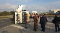 RıZA ÇAKıR - Servis Minibüsü İle Kamyon Çarpıştı Açıklaması 1 Yaralı