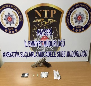 Uyuşturucu Taciri İki Kişi Gözaltına Alındı