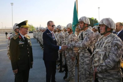 Cumhurbaşkanı Erdoğan'dan Katar'daki Türk Komutanlığına Ziyaret