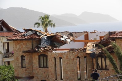 Fırtına Ve Hortum Kaş'ta Villaları Vurdu