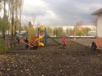 TERÖR YANDAŞLARI - Polise Taş Atan Çocuklar Artık Parklarda Oynuyor