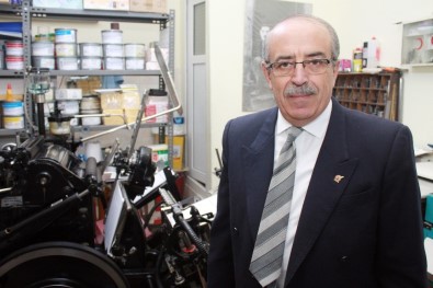 Tokat'ın En Eski Matbaacısı 43 Yıllık Makinesine Gözü Gibi Bakıyor