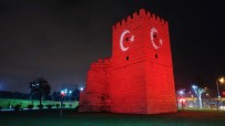 TARİHİ SURLAR - Türk Bayrağı Bu Görüntüsüyle Büyüledi