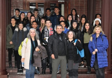 Ayvalık Güzel Sanatlar Öğrencileri, İstanbul Sanat Bienali'ni Gezdi