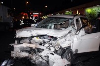 LÜKS OTOMOBİL - E-5'Te Zincirleme Kaza Açıklaması 1'İ Ağır 5 Yaralı