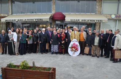 Futbol Adamları Huzurevi Sakinleri İle Bir Araya Geldi