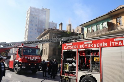 Metruk Binada Çıkan Yangın İtfaiye Ekiplerini Harekete Geçirdi