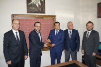 ÖFKE KONTROLÜ - Rektör Bircan, Ayın Şoförünü Ödüllendirdi