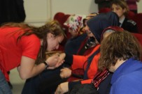 KIZ ÖĞRENCİLER - Vali Bilmez'in Eşi Meral Bilmez, Kız Öğrencilerin Sorunlarını Dinledi