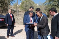 NACI KALKANCı - Vali Kalkancı Gerger'de Köy Yollarındaki Çalışmaları Denetledi