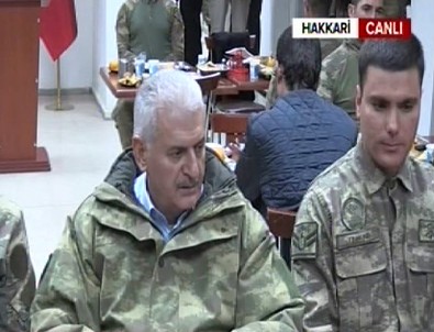 Başbakan Dağlıca'da Mehmetçiği ziyaret etti