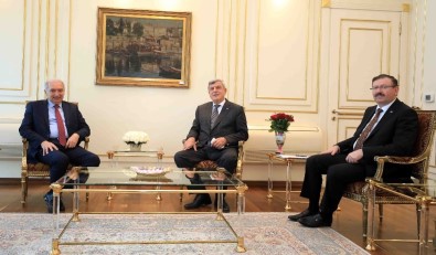 Başkan Karaosmanoğlu, Başkan Uysal'ı Ziyaret Etti