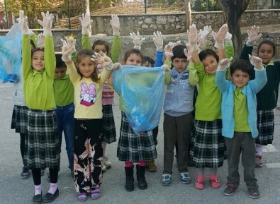 'Çevre Koruma Kulübü' Öğrencileri Çöp Topladı