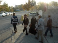 OSMAN GAZI - Dilencileri Apartmana Kilitleyerek Yakalattı