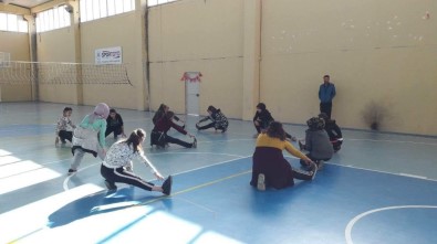 Dumlupınar'da Voleybol Kursu