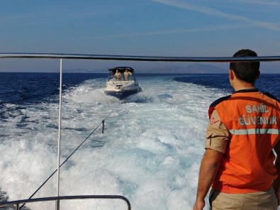 Sürat Teknesinde 18 Kaçak Göçmen Yakalandı