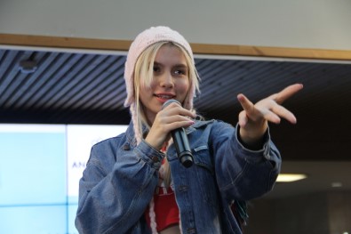 Bursa'da Aleyna Tilki İzdihamı