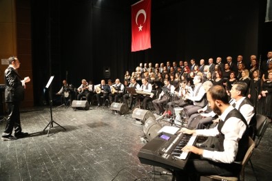 Efeler Belediyesi Türk Müziği Korosu Mest Etti
