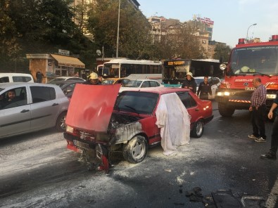 İstanbul'da  E-5 Karayolunda Otomobil Yangını