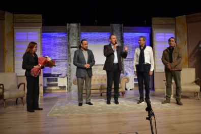 'Sanat' Tiyatro Oyunu Biga'da Sahnelendi