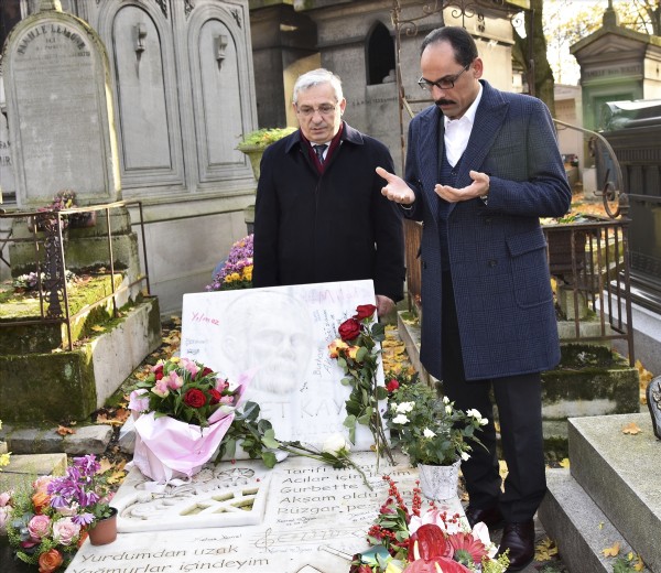 Kalın, Ahmet Kaya'nın mezarını ziyaret etti