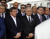 NAİM SÜLEYMANOĞLU - Ahmet Davutoğlu, Naim Süleymanoğlu'nun Cenaze Törenine Katıldı