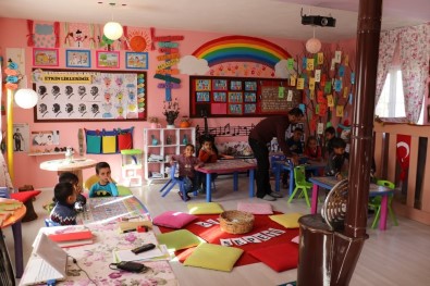 Diyarbakır'daki Bu Okulda Öğrenciler Eve Gitmek İstemiyor